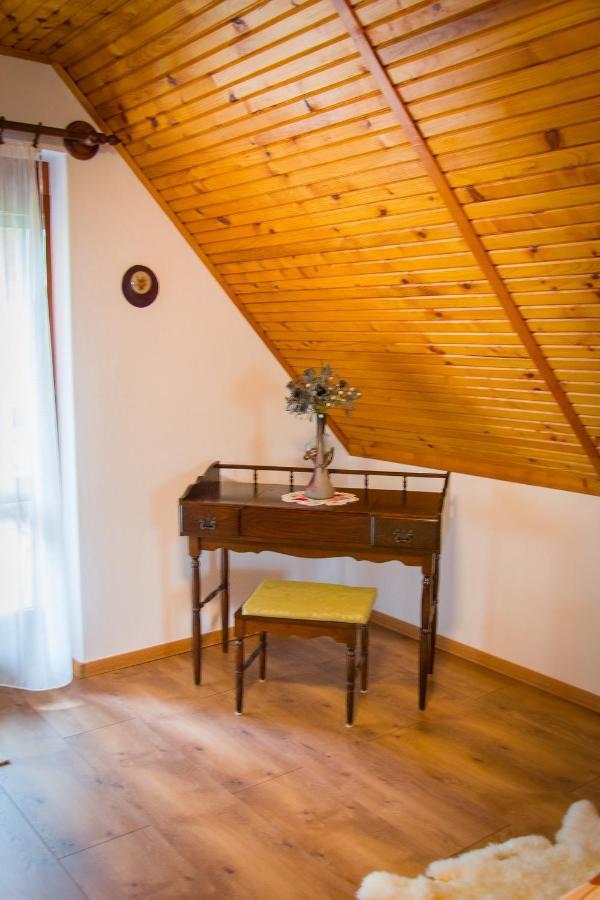 Huszar Vendeghaz Apartment Orvenyes Luaran gambar