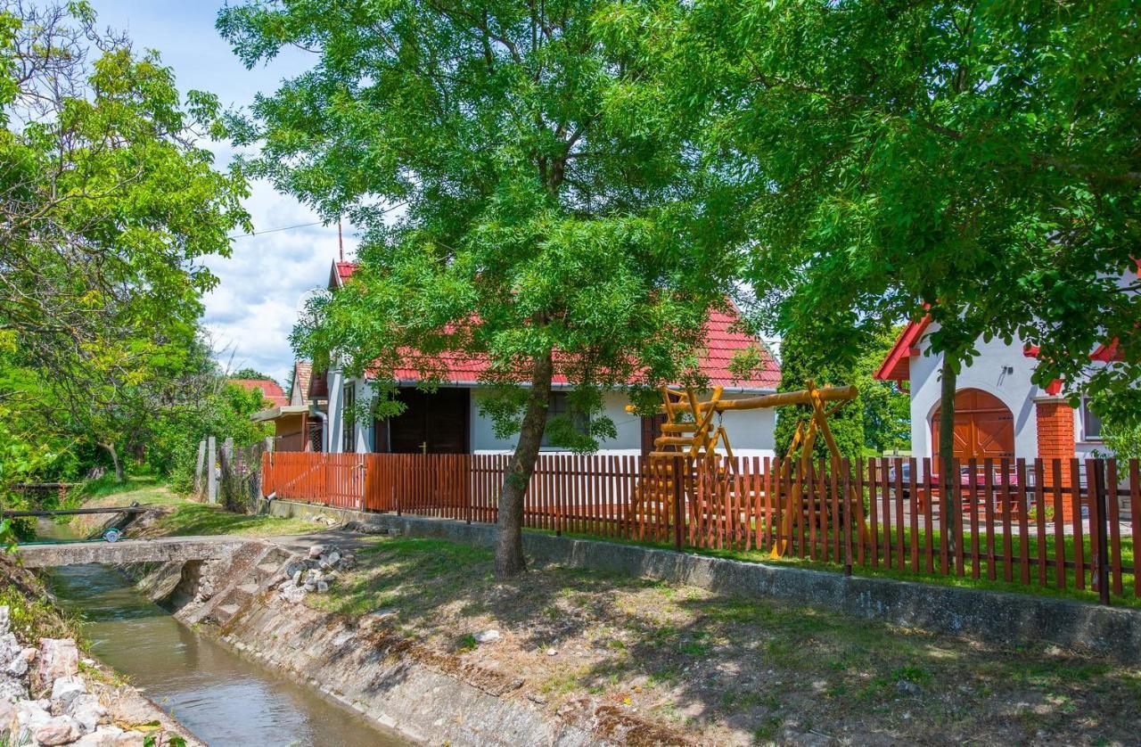 Huszar Vendeghaz Apartment Orvenyes Luaran gambar