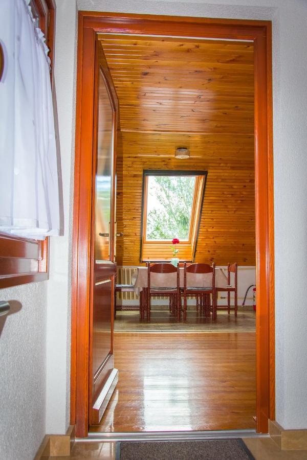 Huszar Vendeghaz Apartment Orvenyes Luaran gambar