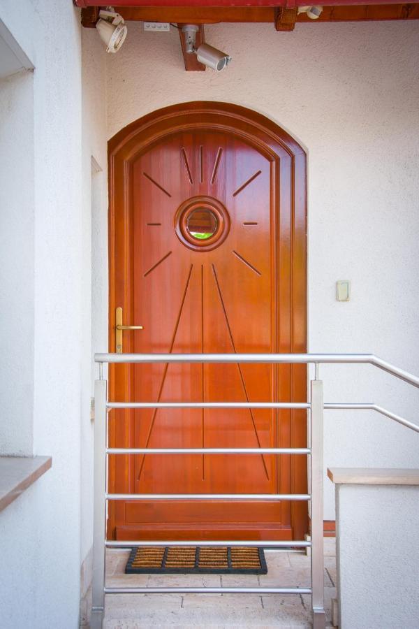 Huszar Vendeghaz Apartment Orvenyes Luaran gambar