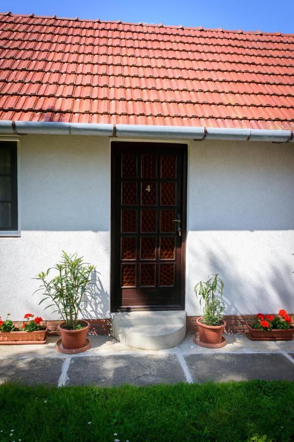 Huszar Vendeghaz Apartment Orvenyes Luaran gambar