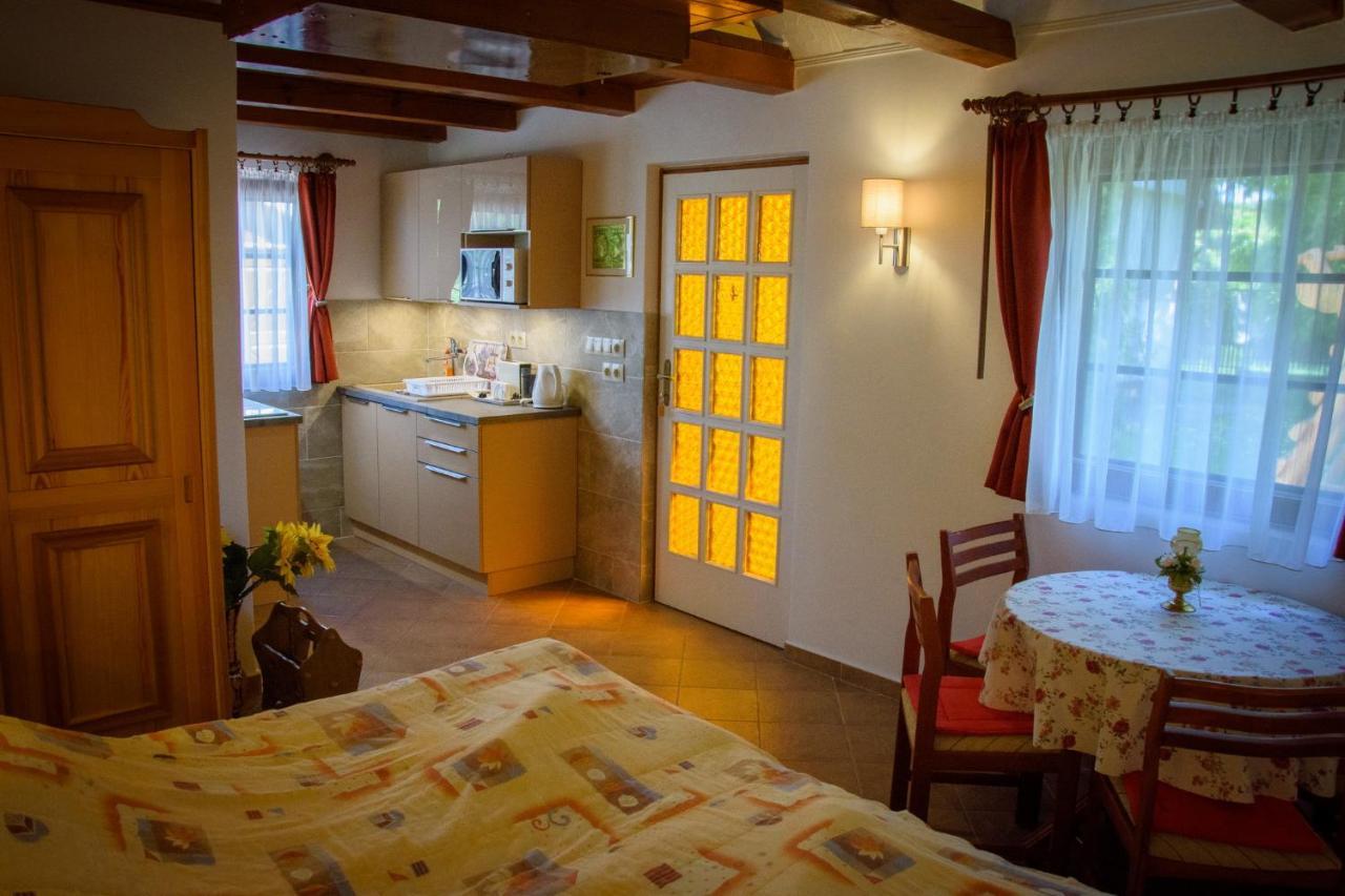 Huszar Vendeghaz Apartment Orvenyes Luaran gambar